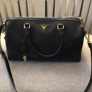 Prada saffiano black leather tote bag with shoulder strap like new condition